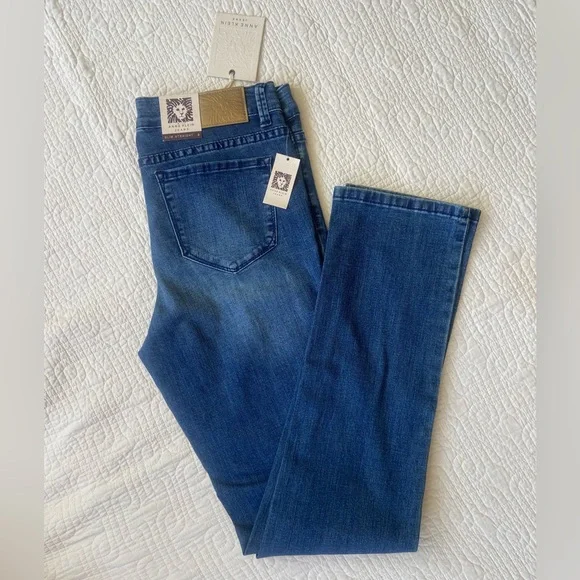 NWT Anne Klein Slim Straight Jeans - Picture 5 of 6